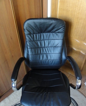  новое кожаное кресло бюрократ T-9950axsn