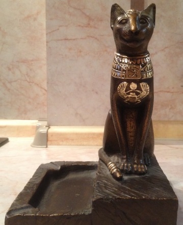 Пепельница-кошка в египетском стиле