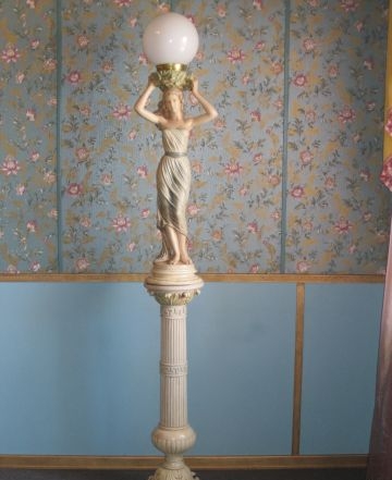 Статуя - лампа