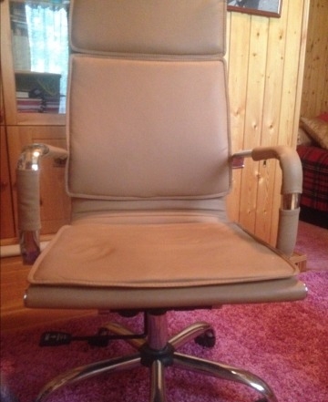 Новое офисное кресло -нат кожа