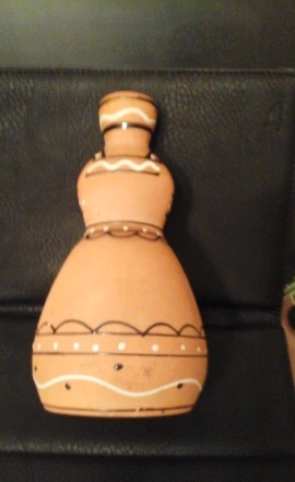  керамическую вазочку, 1961 год