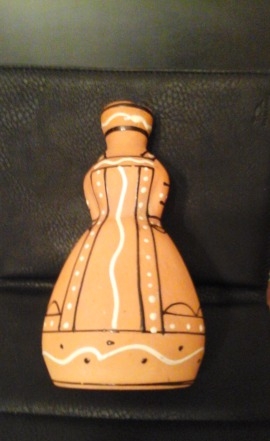 керамическую вазочку, 1961 год