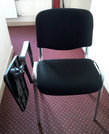 Конференц-стулья ISO черная сетка со столиком