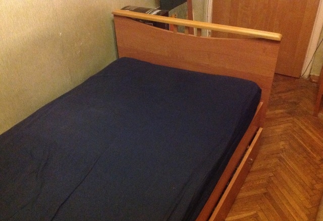 Кровать 90х200 с матрасом и ящиками для белья