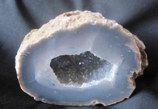 Жеода агата с кристаллами