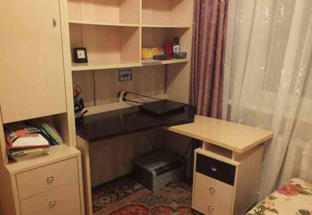 Компьютерный стол с полками + шкафчик для книг