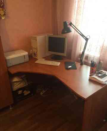  письменный стол и шкафчик