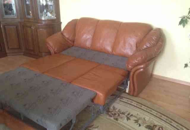  кожаный диван и два кресла