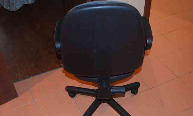  компьютерный стол и кресло