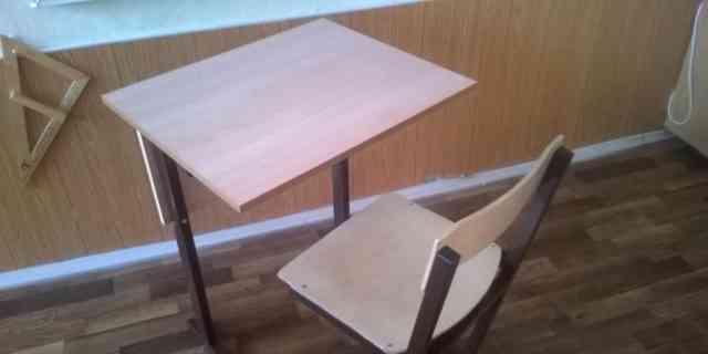 Школьные парты и стулья 