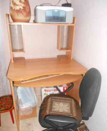 Стол компьютерный и стул
