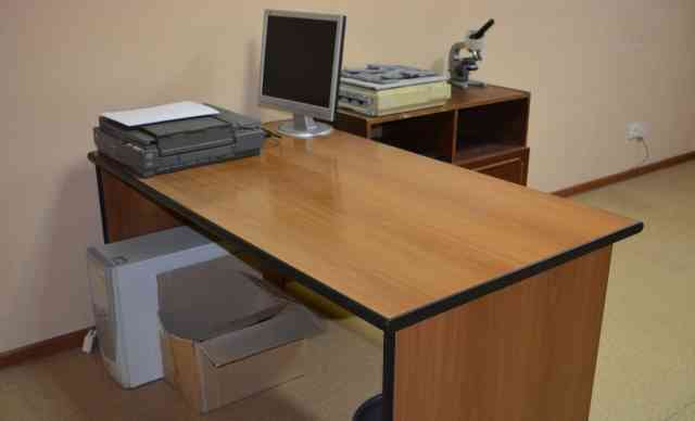 Стол офисный письменный