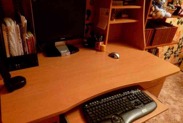 Компьютерный (рабочий) стол