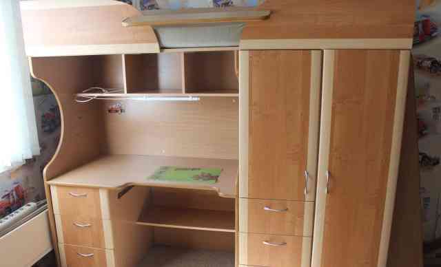 Уголок школьника, стол, шкаф и кровать