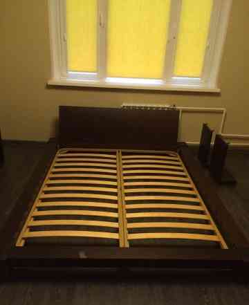  кровать и прикроватные столики Paged