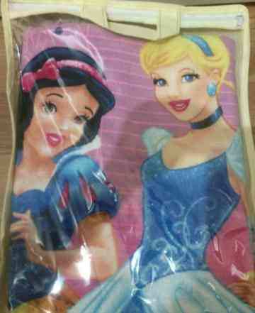 Детское полотенце с принцессами