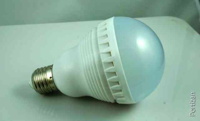 Светодиодная LED лампа 9 Ватт. Цоколь Е27