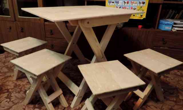Дачный складной стол и 4 табуретки (складные)
