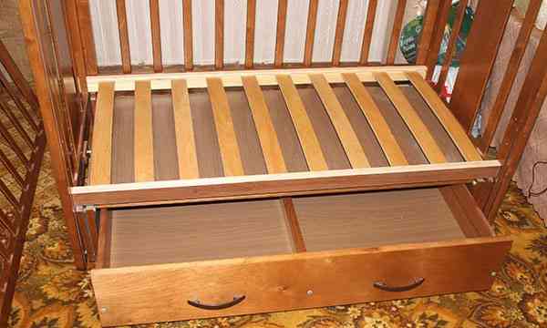 Детская кроватка Можга с ящиком для белья, игрушек