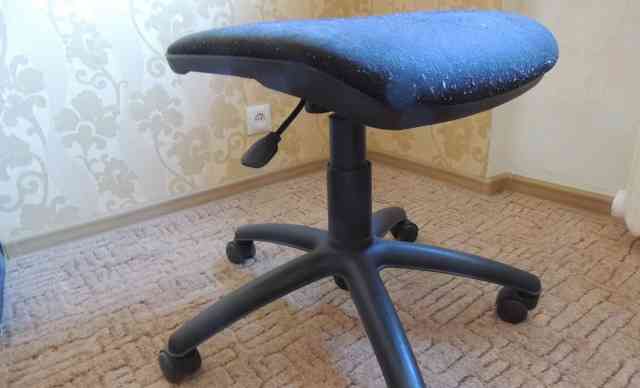  компьютерный стул без спинки (на запчасти)