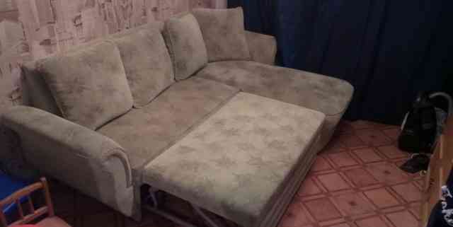 Угловой мягкий диван