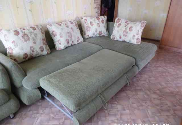 Угловой диван + кресло + подушки