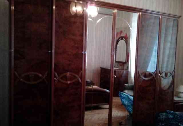 Кровать 180x200 и 2 тумбочки, шкаф, комод+ зеркало