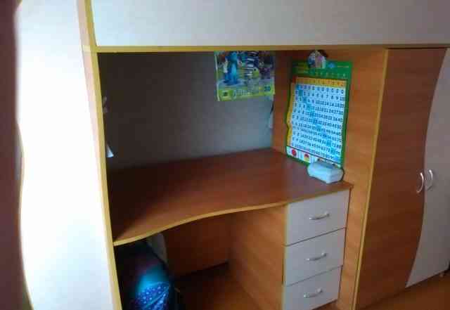  детскую кровать (кровать чердак) стол+ шкаф