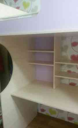 Детская кровать со столом и встроенным шкафом. Тор