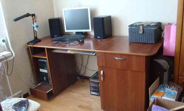 Большой письменный/компьютерный стол