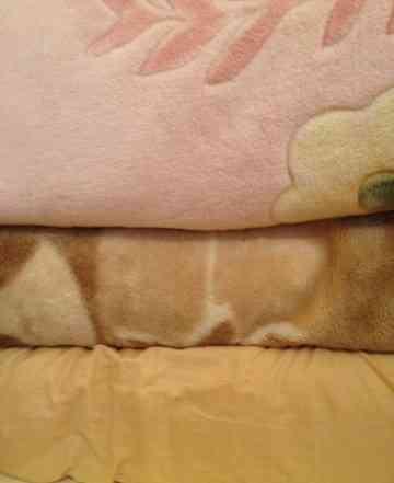 Одеяло двух спальные 2 шт и двуспальные шерстяные