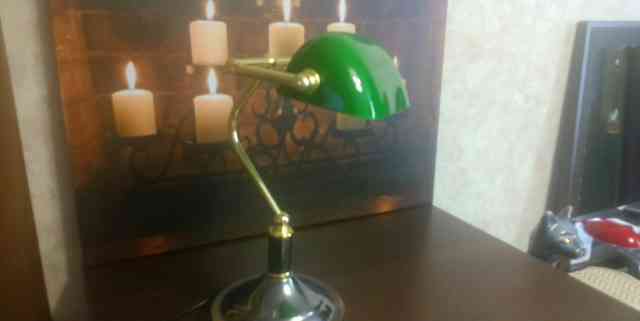 Настольная лампа зелёная с позолоченной ножкой