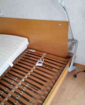Кровать с двумя тумбочками фирмы Hulsta