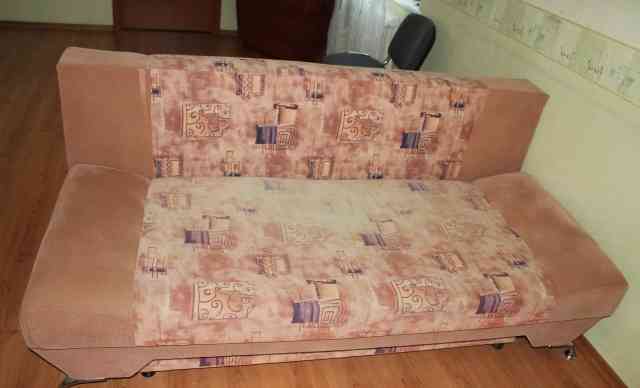 Двухместный диван