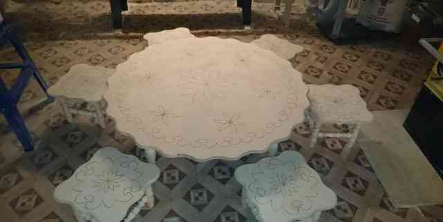 Национальный казахский столик со стульями
