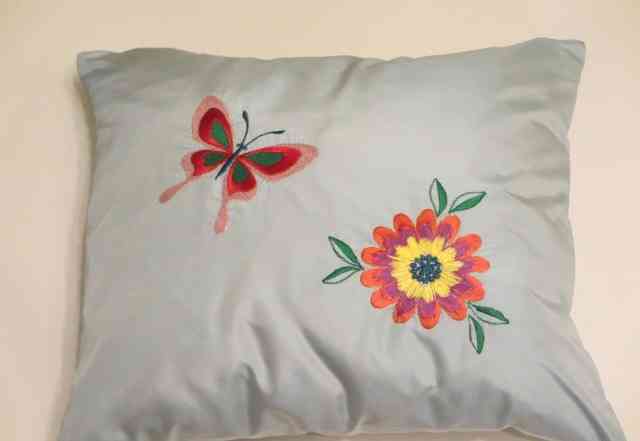 Подушки для дивана с вышивкой
