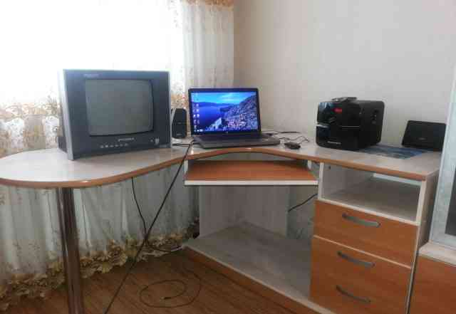 Компьютерный стол и стенка