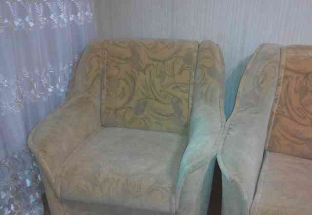 Качественный диван и кресла