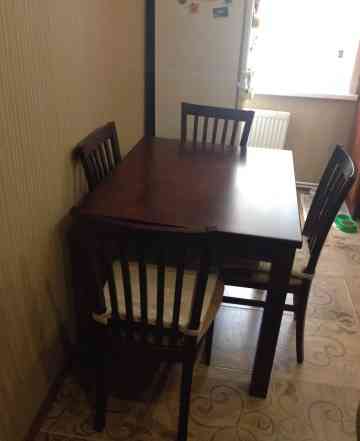 Новый кухонный стол и 4 стола