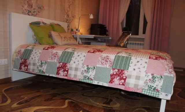 Кровать 1.5 спальная с матрасом