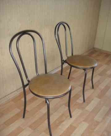 Столы и стулья для кухни или кафе