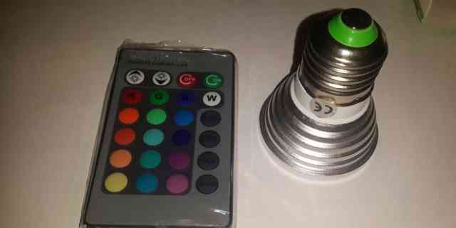 RGB LED лампочка с ду (E27, новая)