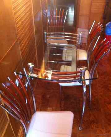 Стеклянный стол и 4 стула(комплект)