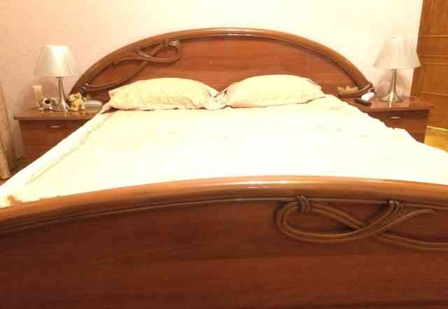 Двуспальная кровать с матрасом + 2 тумбы