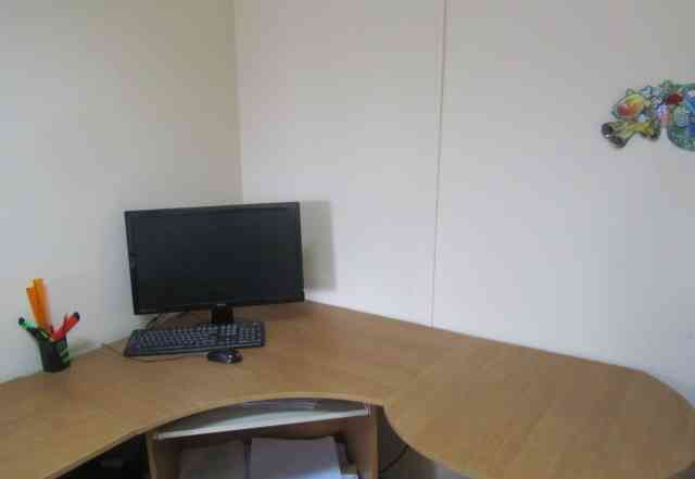 Мебель для офиса б/у столы+ шкафы