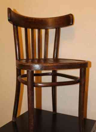 Деревянный винтажный антикварный стул