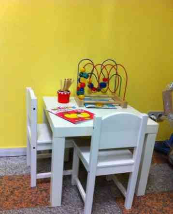  детский столик+ 2 стульчика