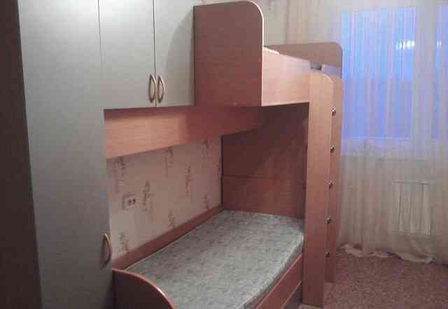 Двухъярусная кровать со встроенными шкафами
