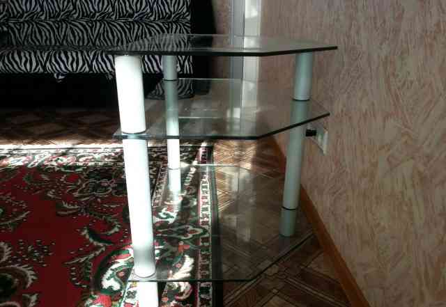 Стеклянный столик для TV (75 на 50 см )