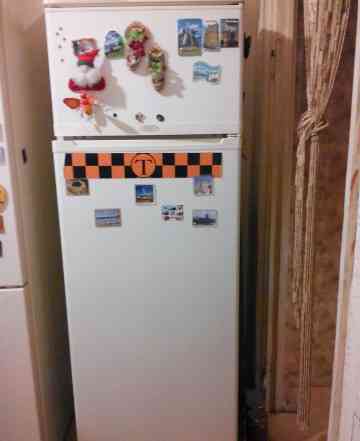  холодильник и кухонный гарнитур